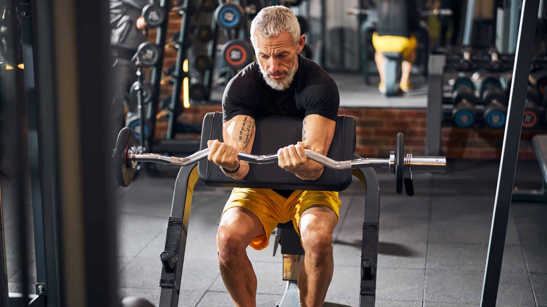 man working out his biceps at the gym