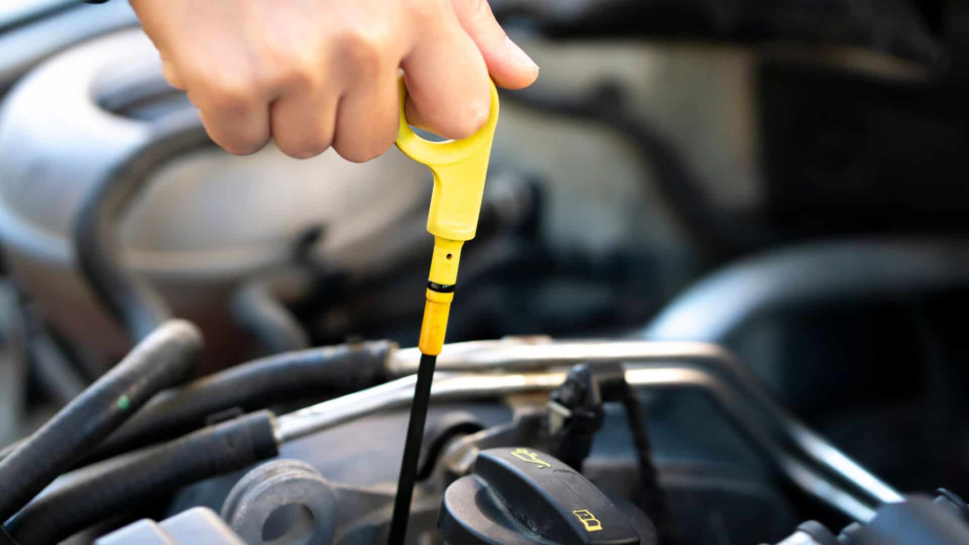 Checking oil level