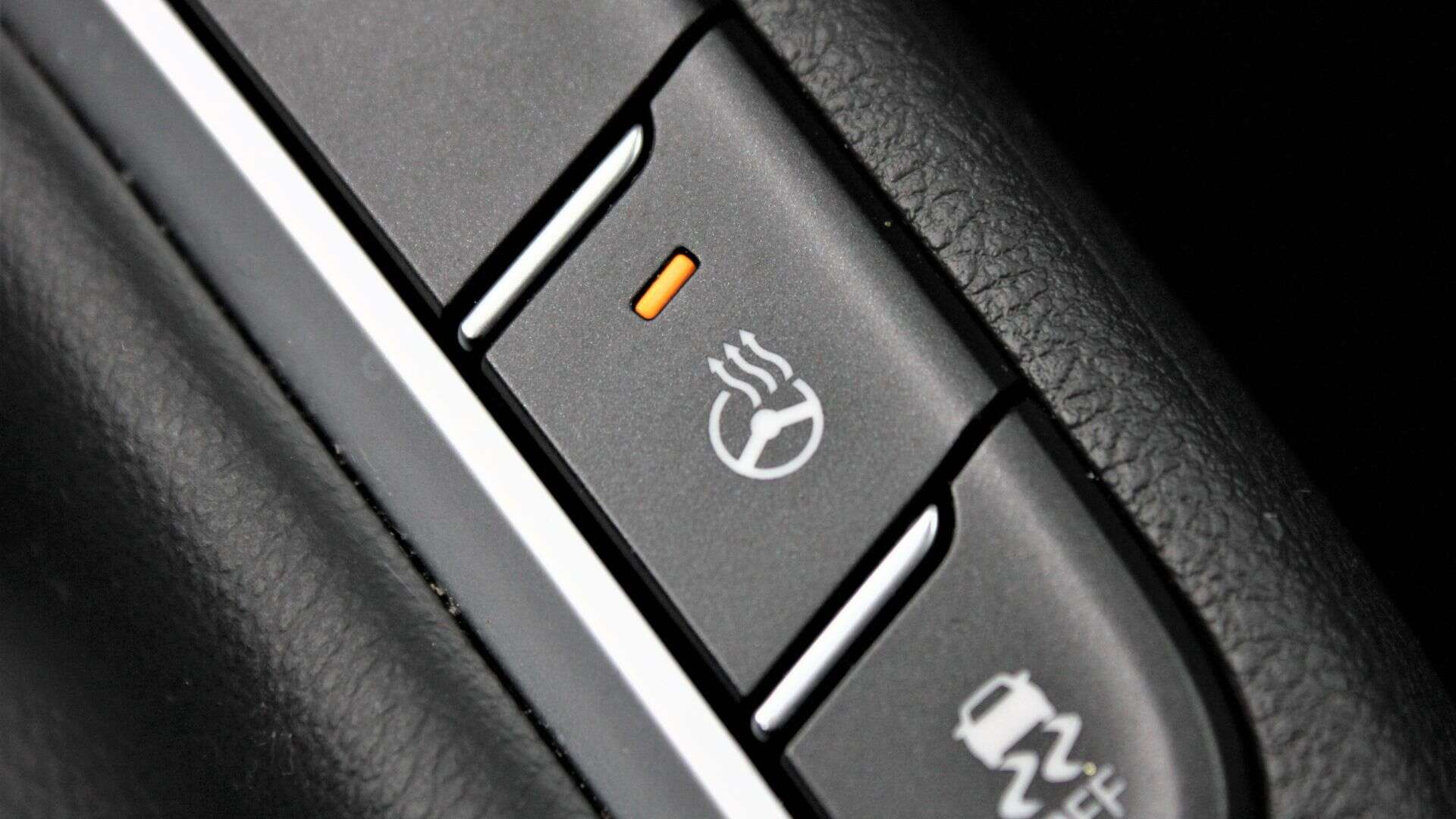Heated steering wheel