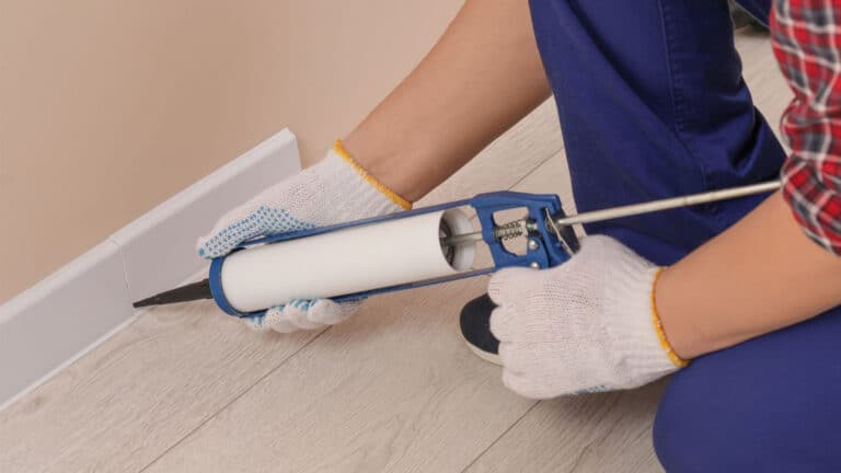 silicone caulking gun