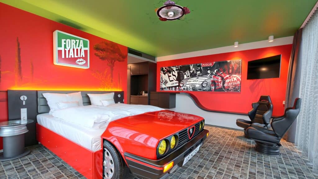 Forza Italia room V8