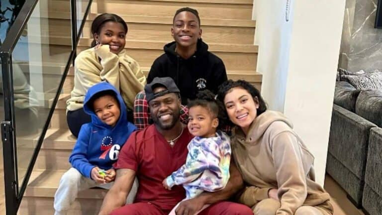 Kevin Hart with his wife and kids