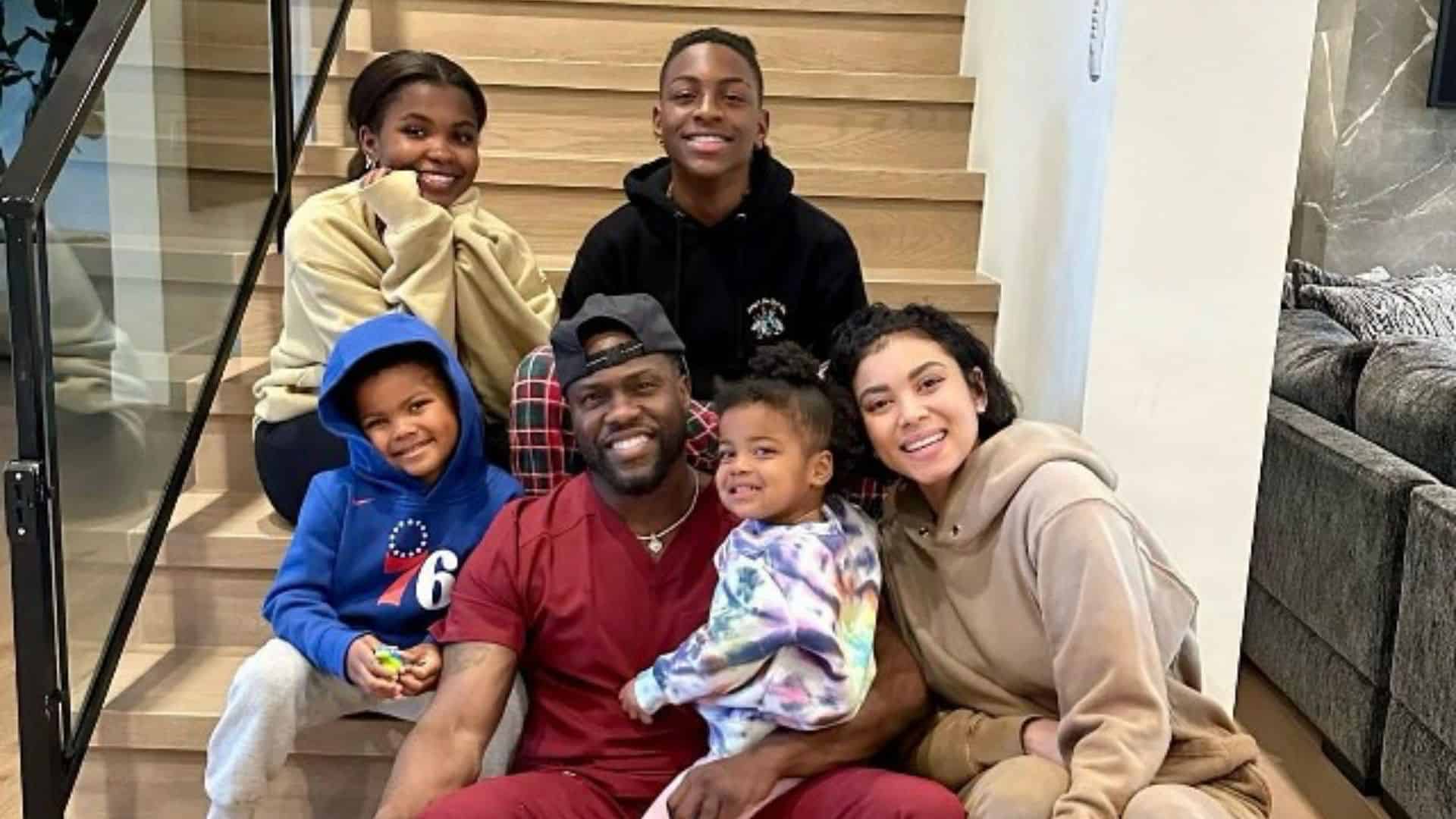 Kevin Hart with his wife and kids